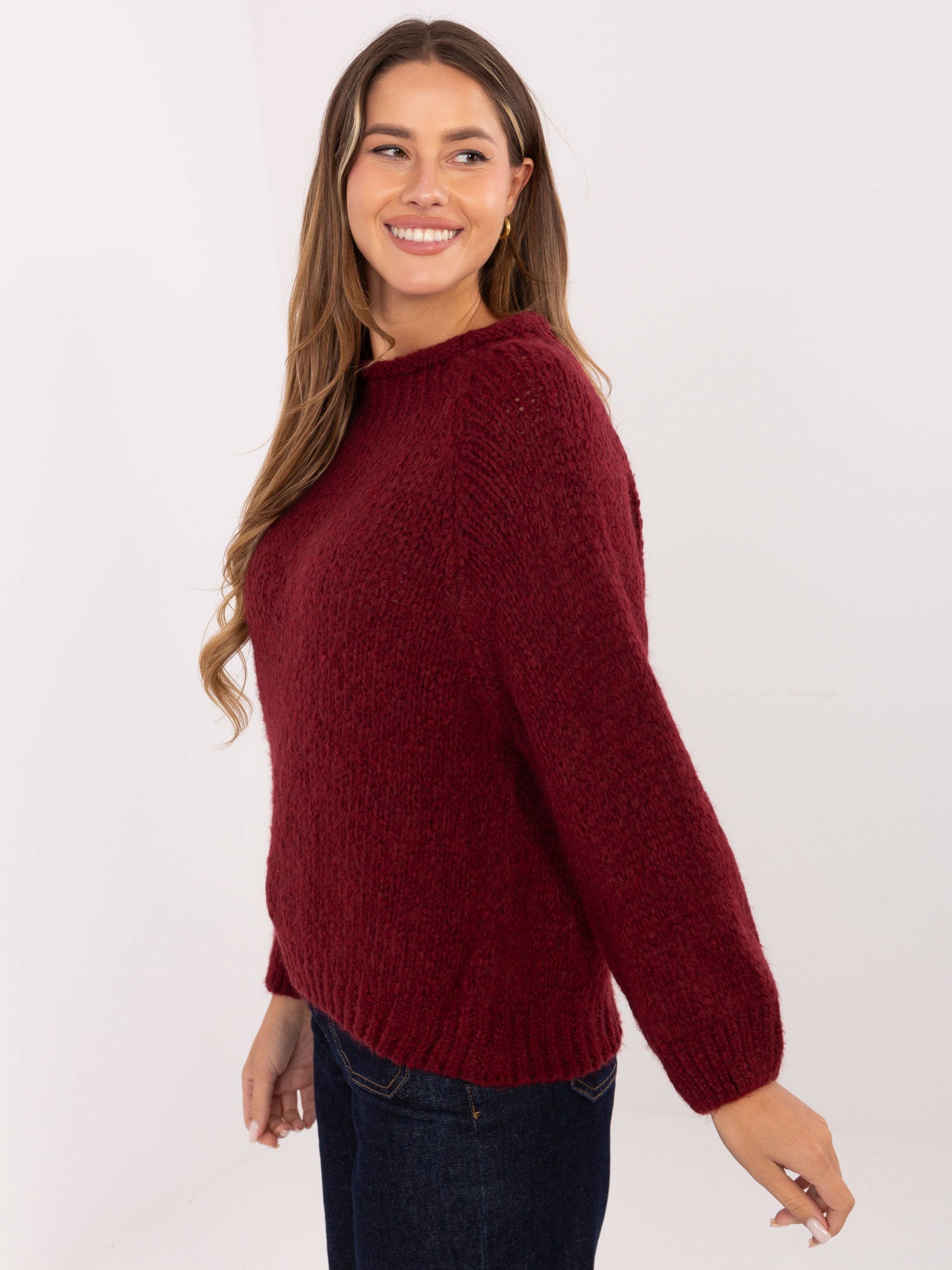 Bordowy sweter oversize w jednolitym kolorze