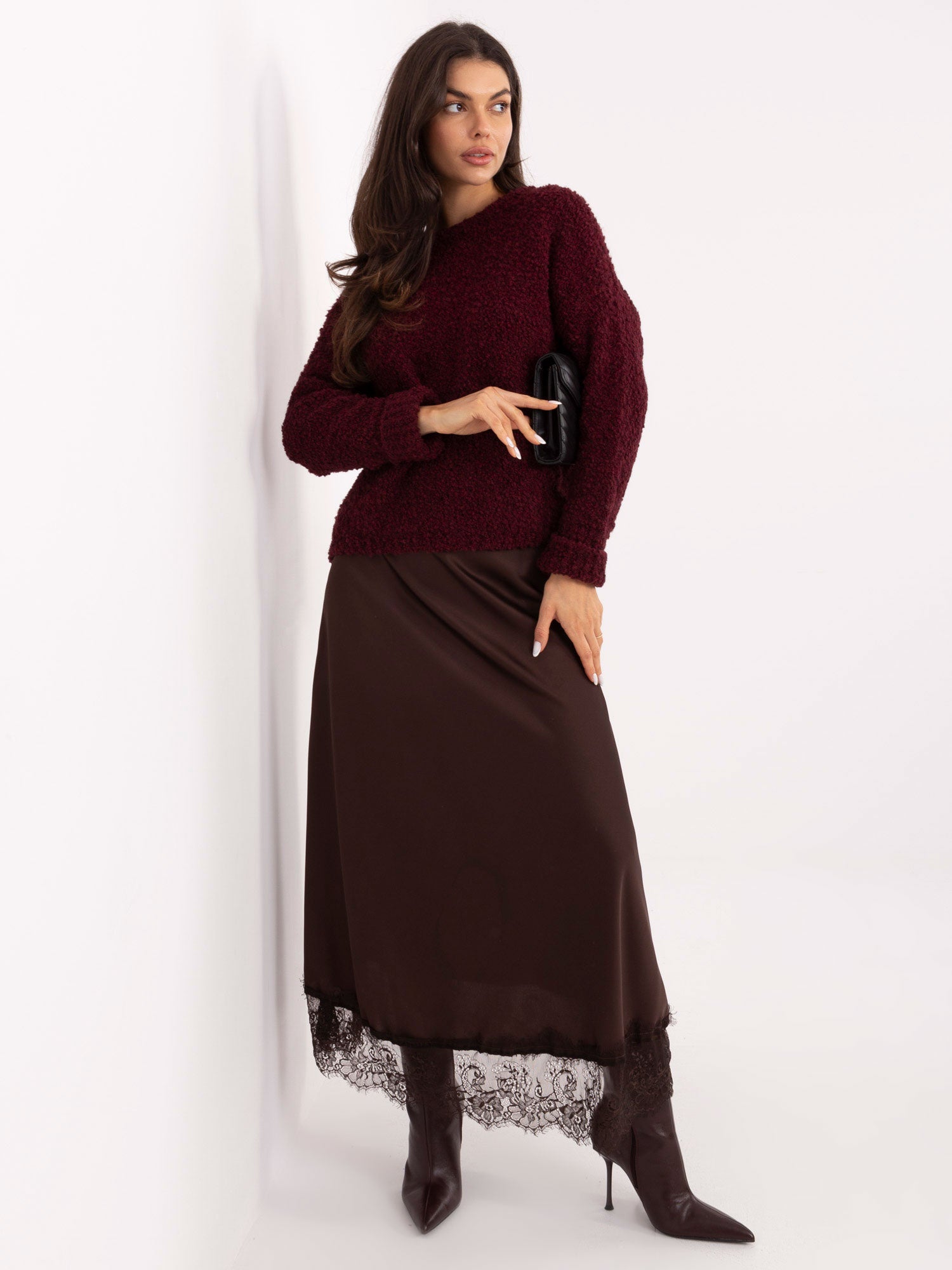 Bordowy sweter boucle z domieszką wełny