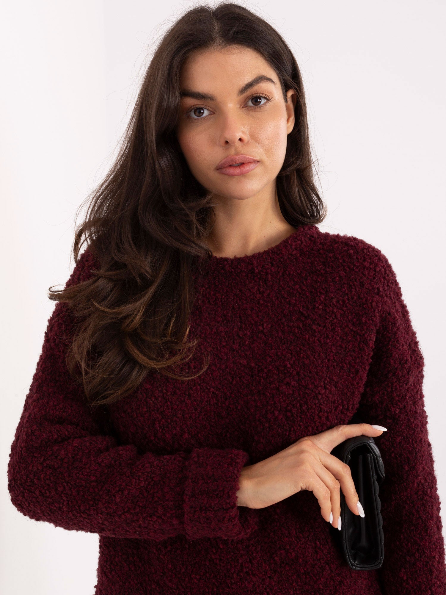 Bordowy sweter boucle z domieszką wełny