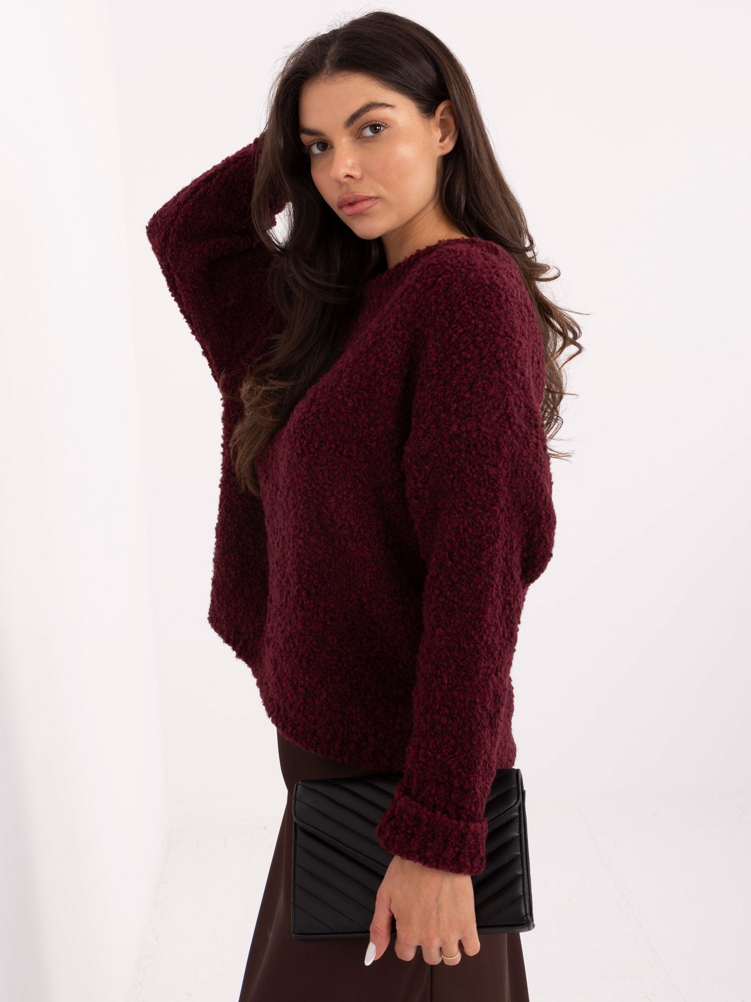 Bordowy sweter boucle z domieszką wełny