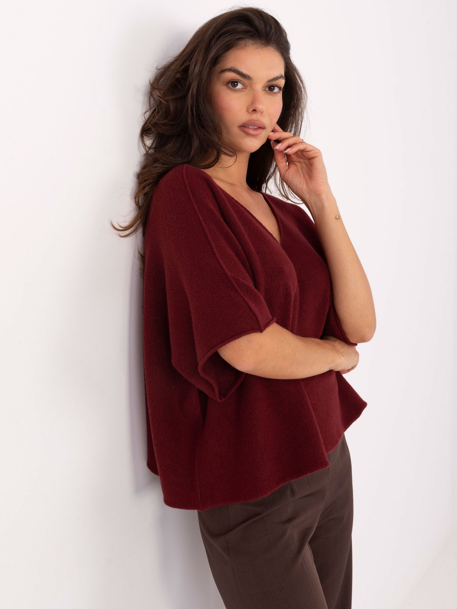Bordowy damski sweter oversize z wiskozą