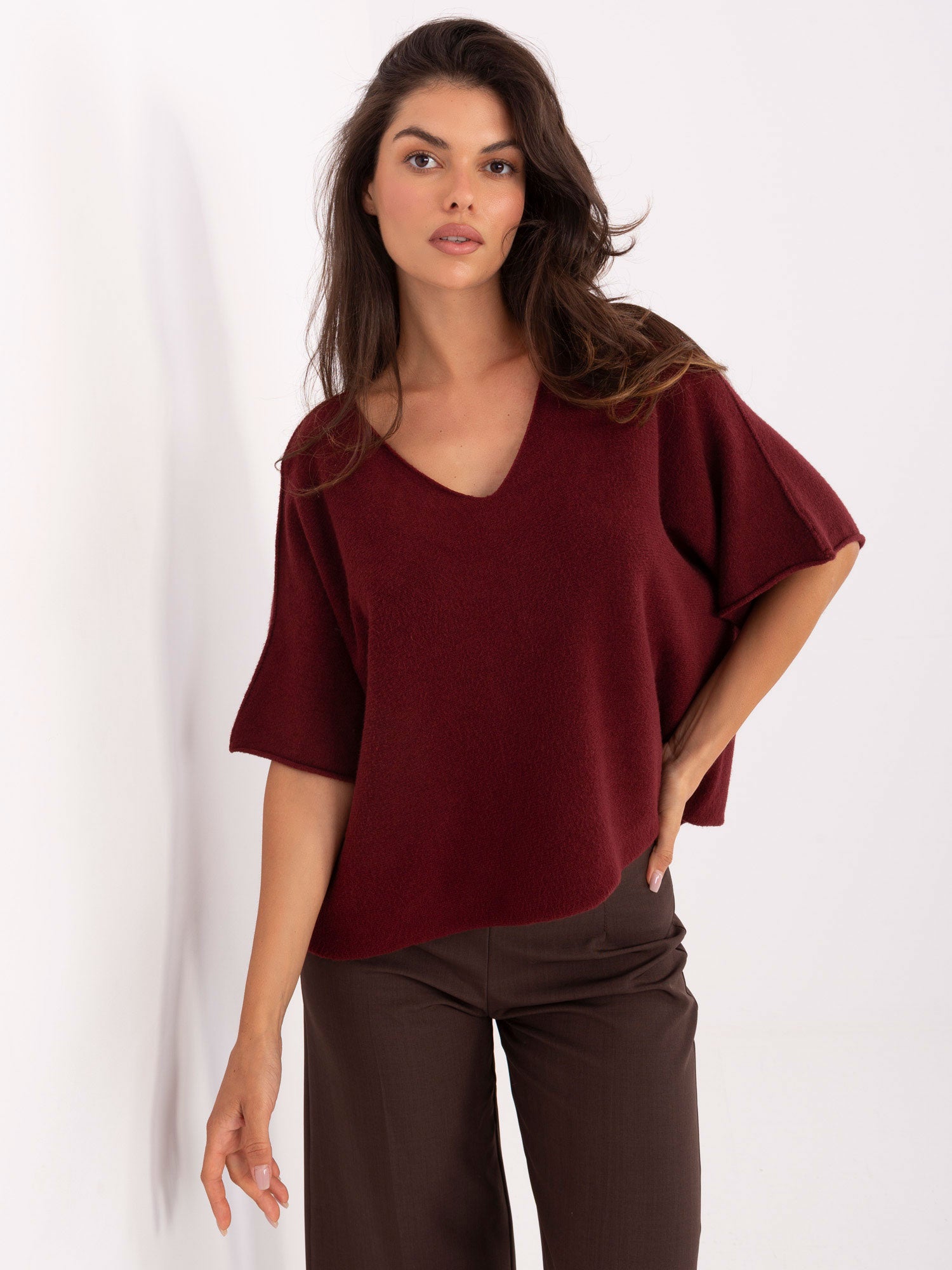 Bordowy damski sweter oversize z wiskozą