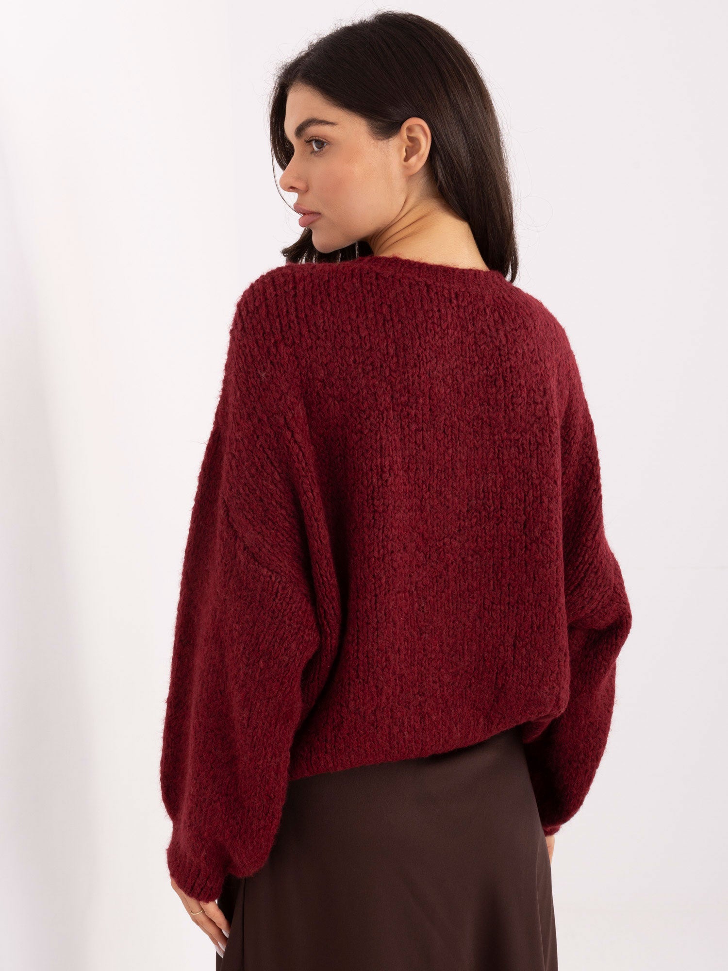 Bordowy sweter oversize z okrągłym dekoltem