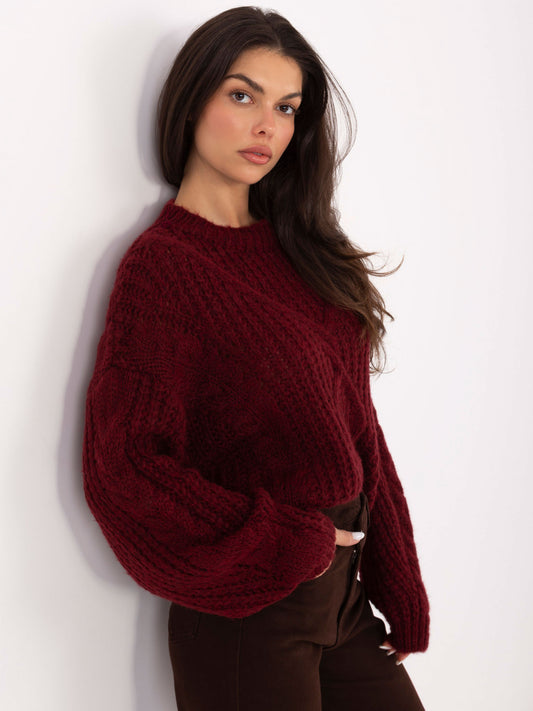 Bordowy sweter oversize z warkoczami