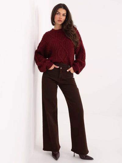 Bordowy sweter oversize z warkoczami