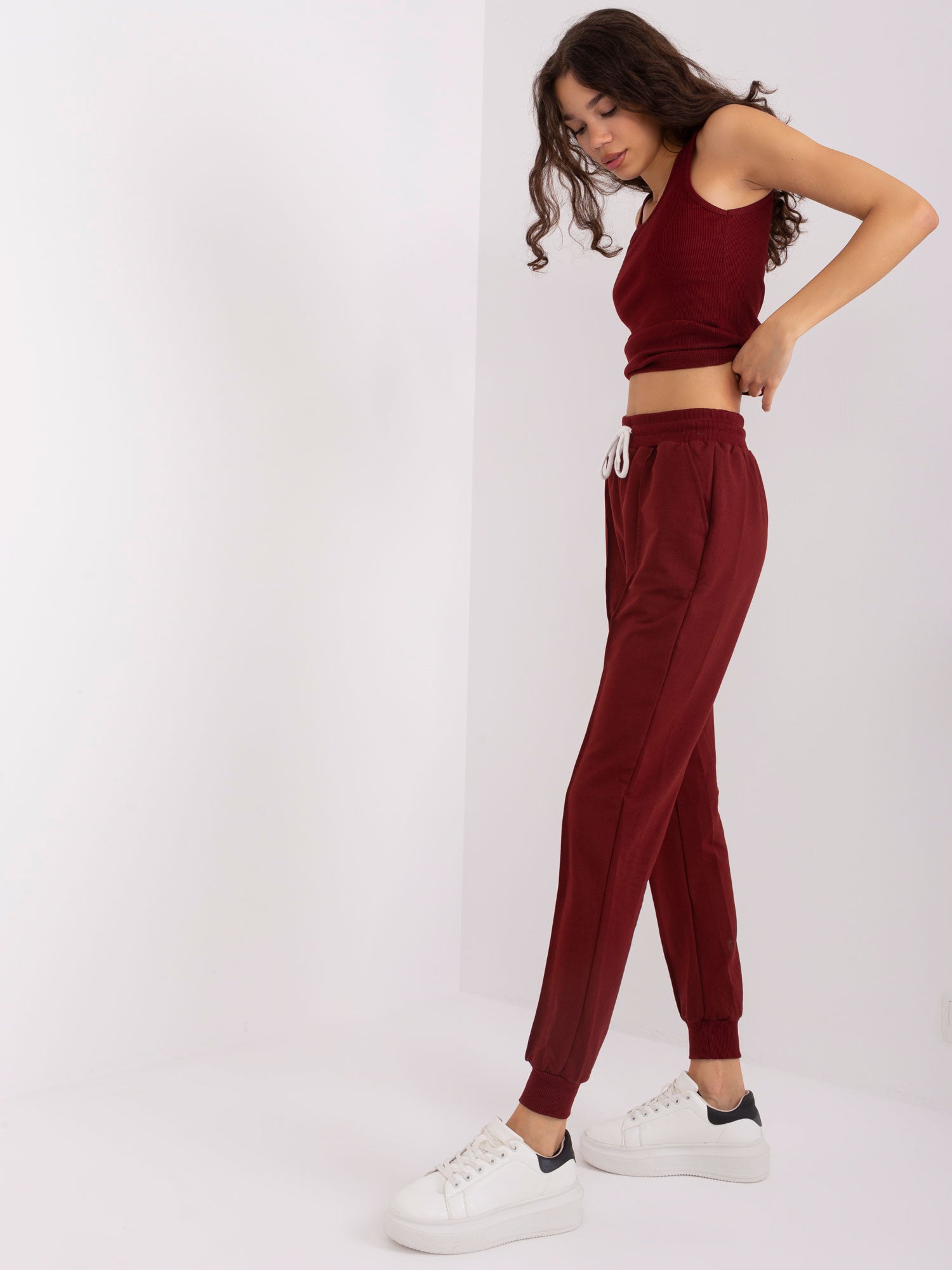 Bordowy damski komplet dresowy z bluzą bomberką
