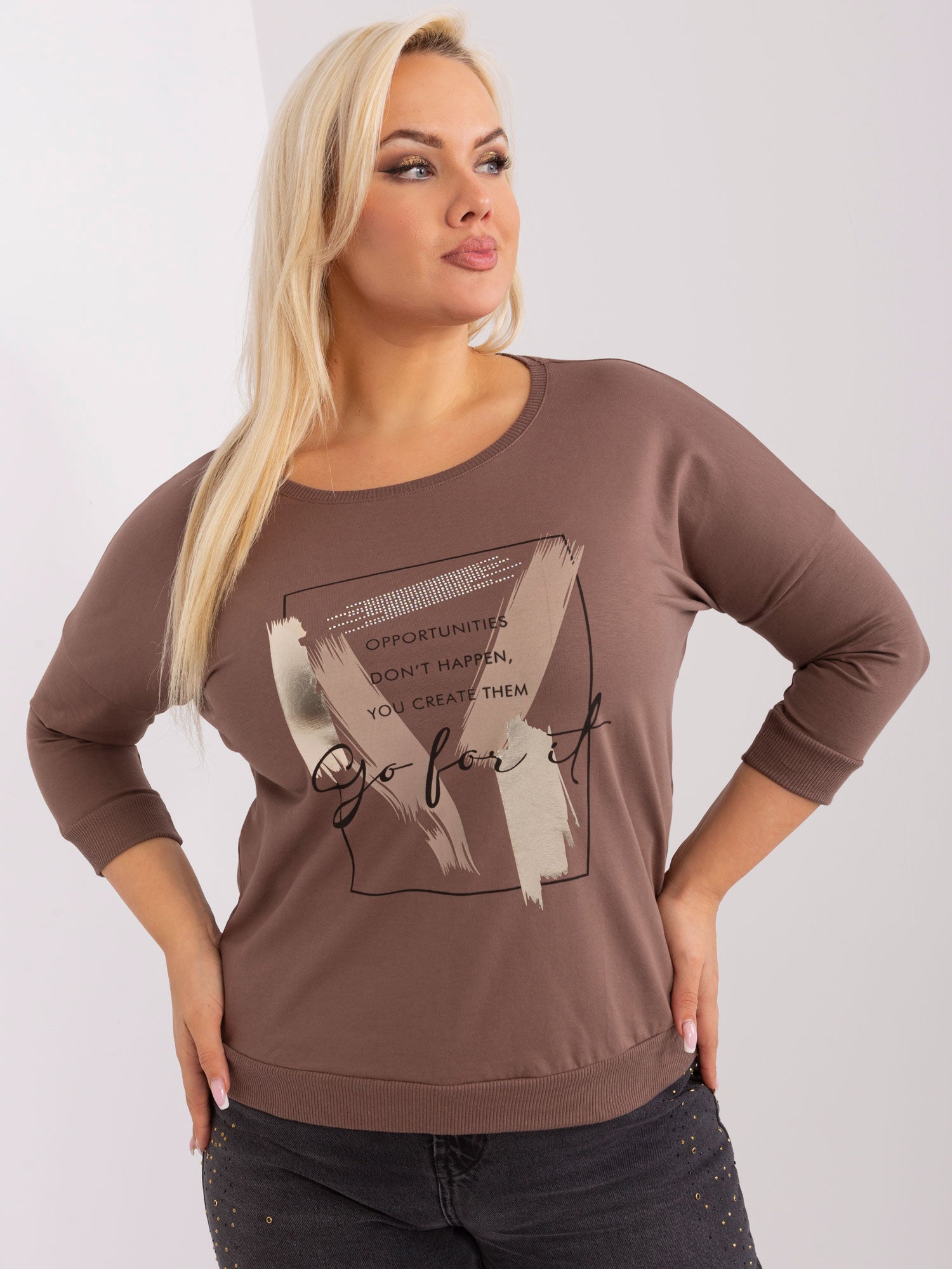 Brązowa damska bluzka plus size z rękawem 3/4