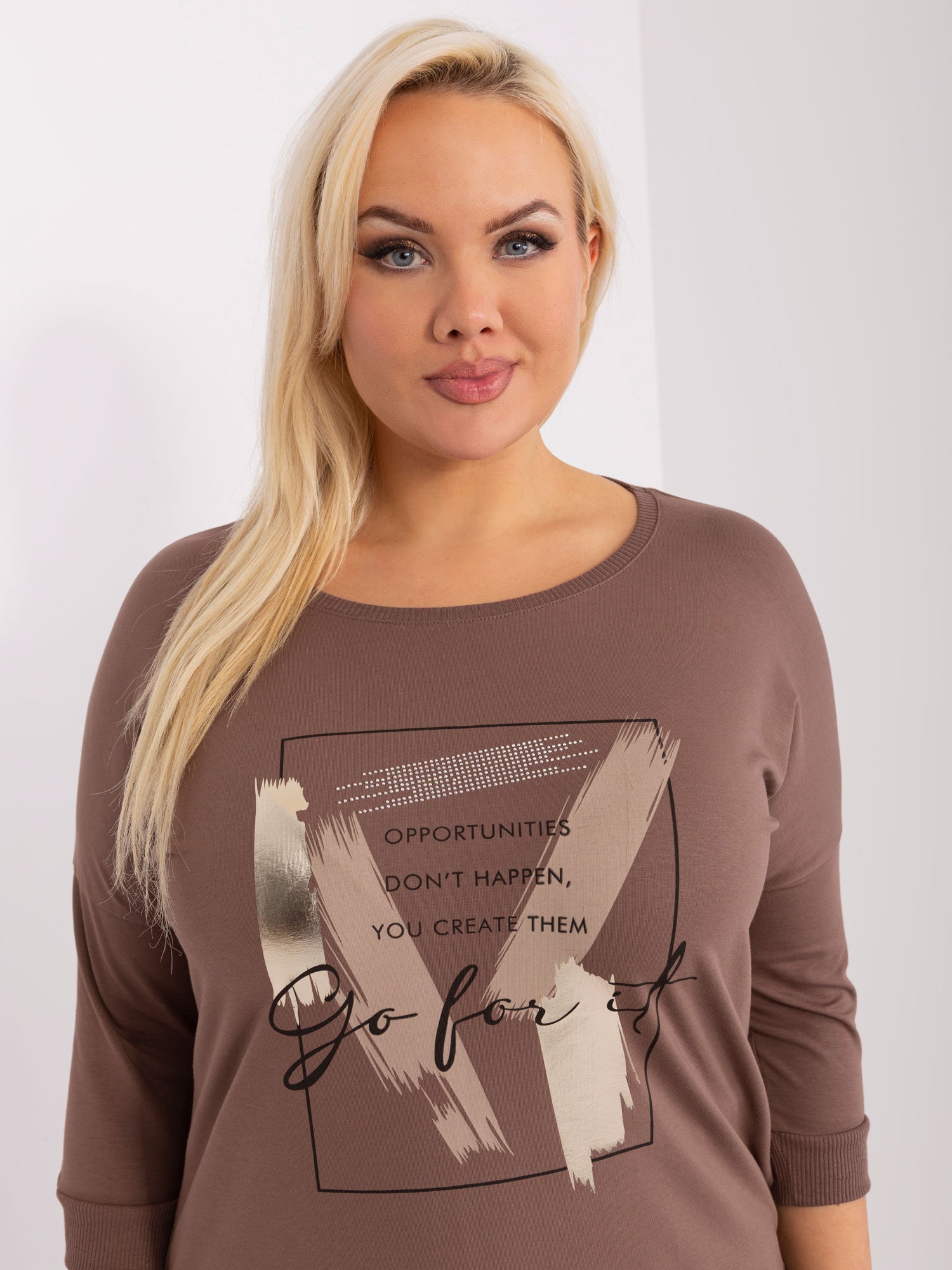 Brązowa damska bluzka plus size z rękawem 3/4