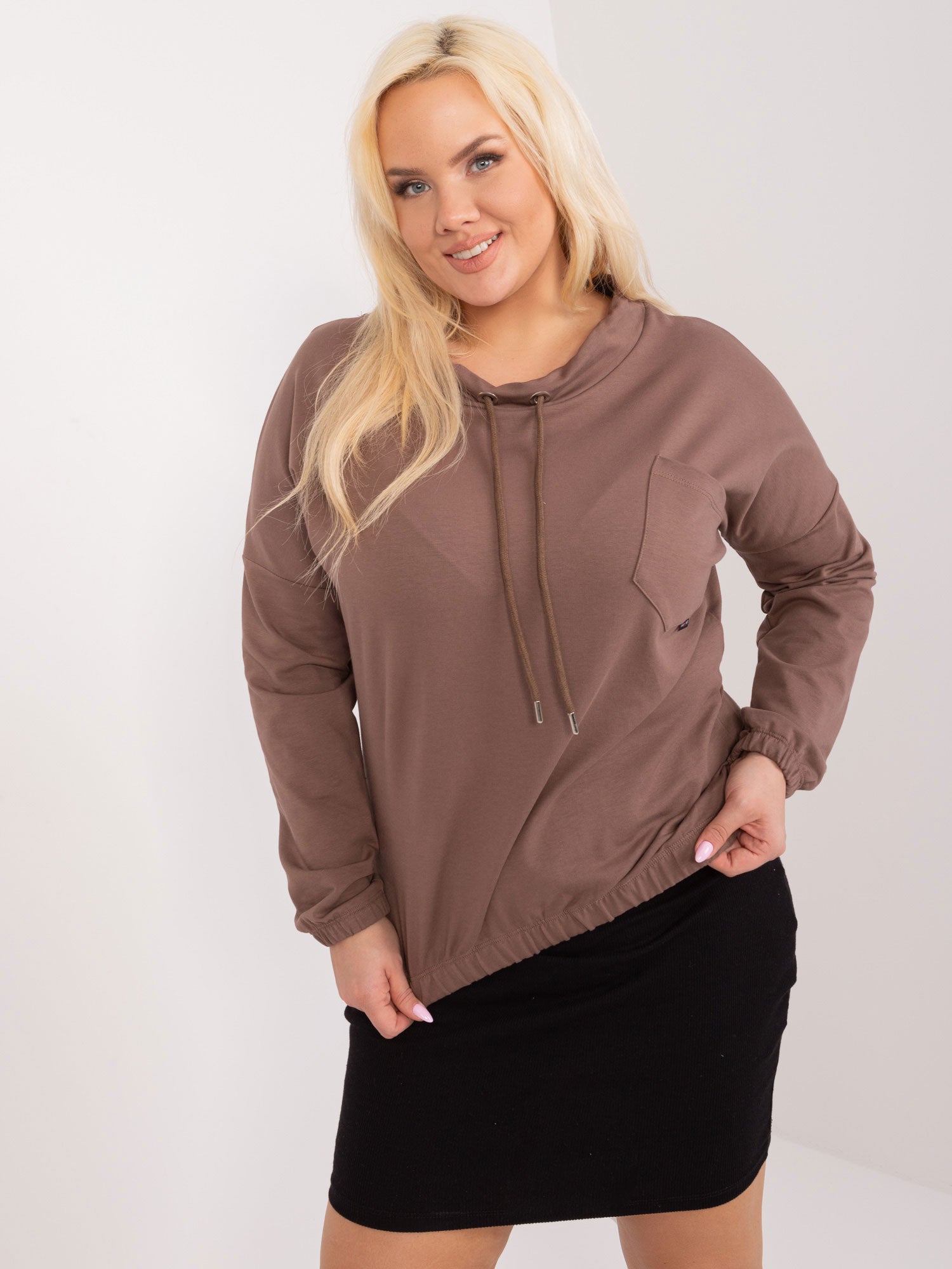 Brązowa casualowa bluzka plus size z troczkami