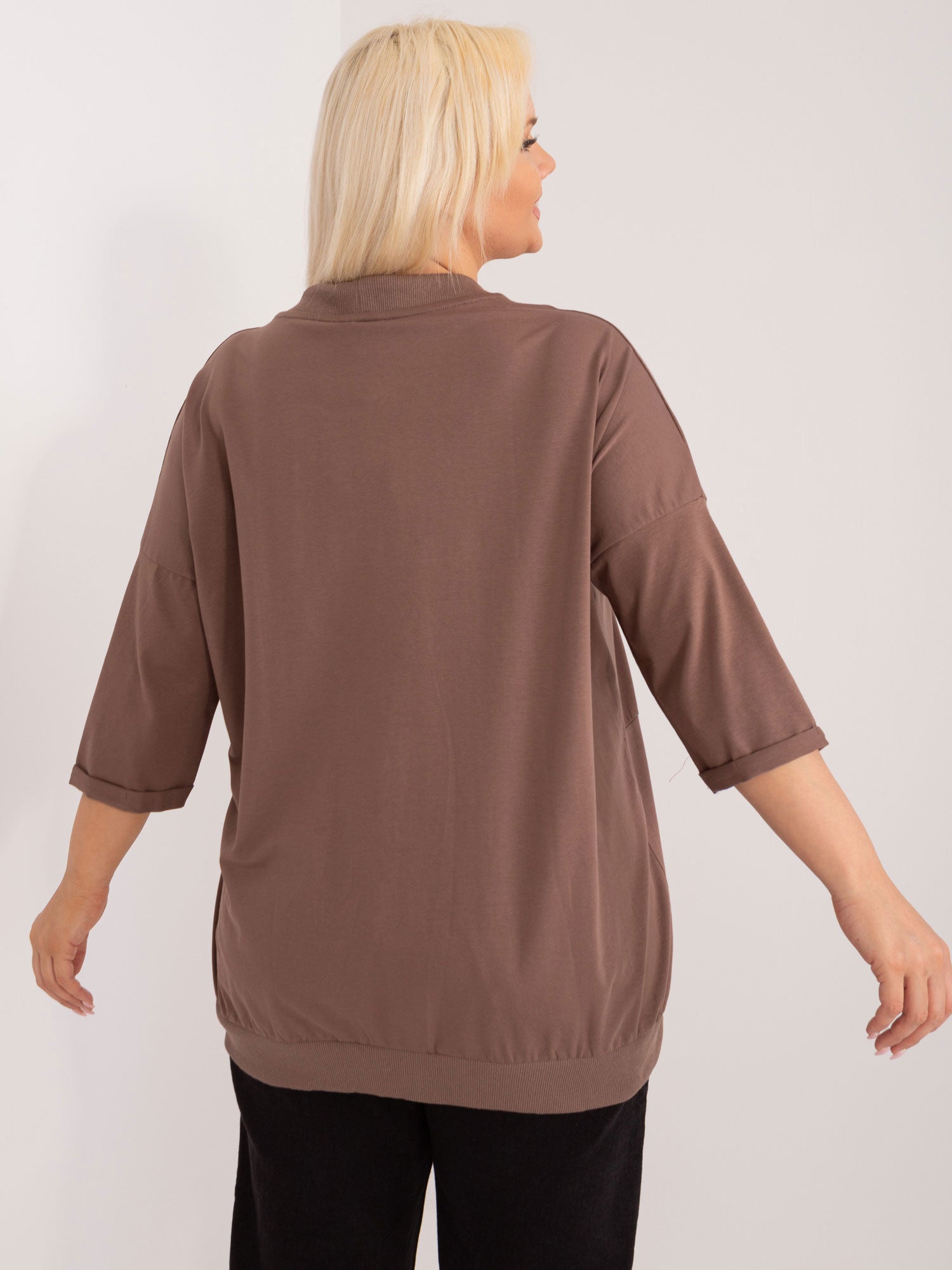 Brązowa bawełniana bluzka plus size z napisami