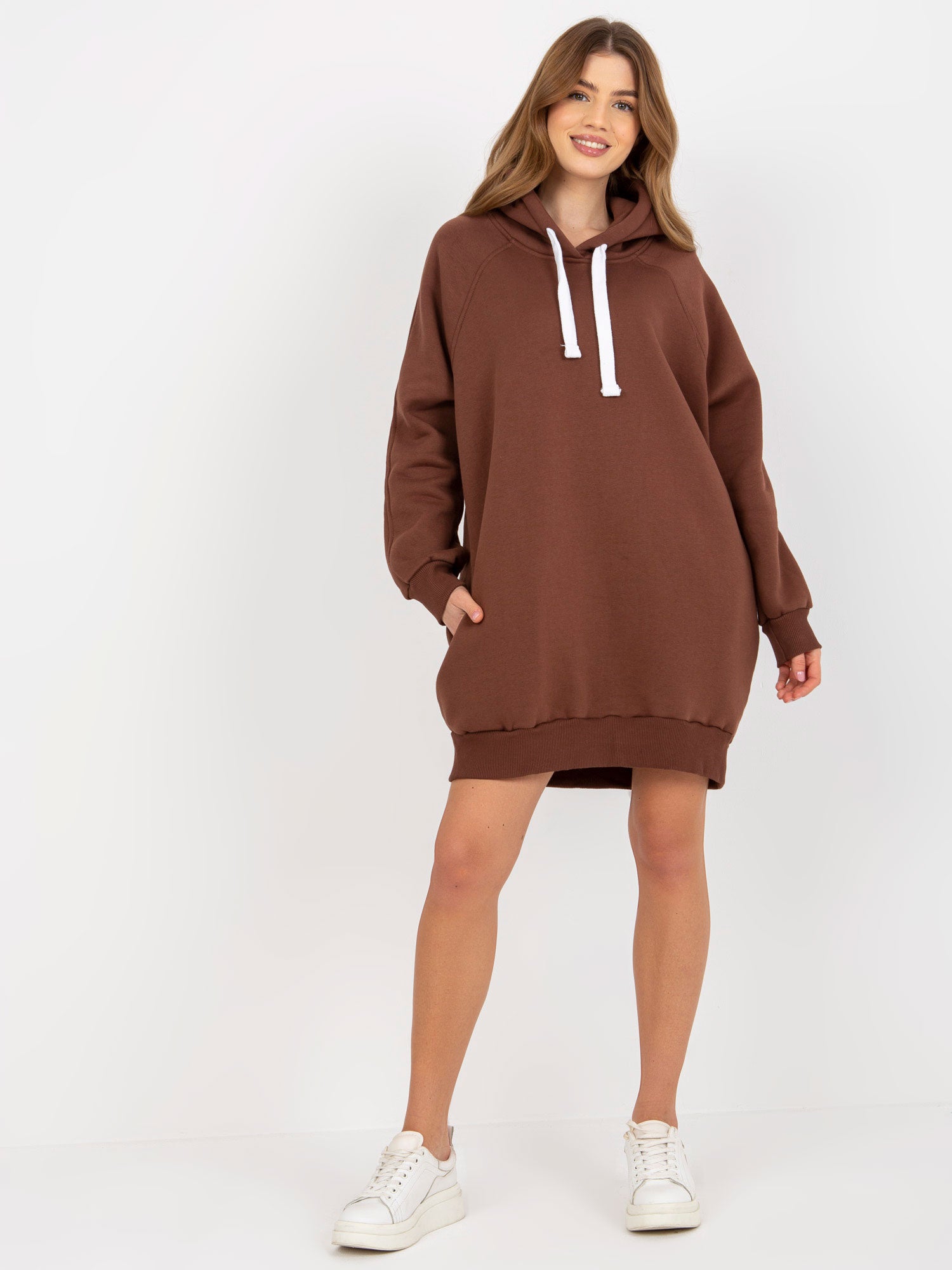 Brązowa długa dresowa bluza basic z kapturem