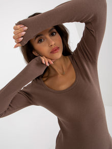 Brązowe prążkowane body basic z długim rękawem