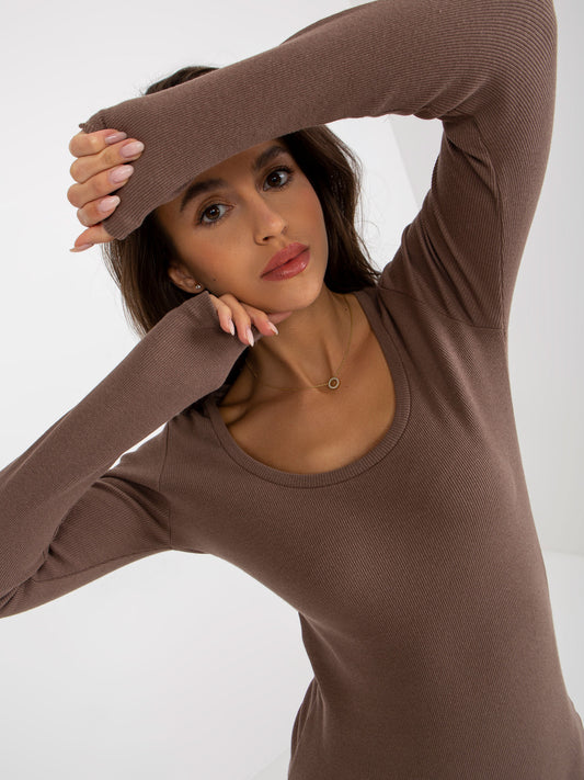 Brązowe prążkowane body basic z długim rękawem