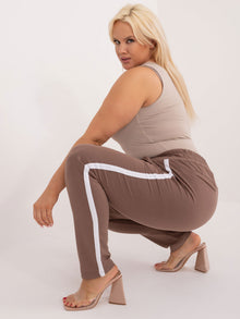 Brązowe spodnie dresowe plus size z lampasami
