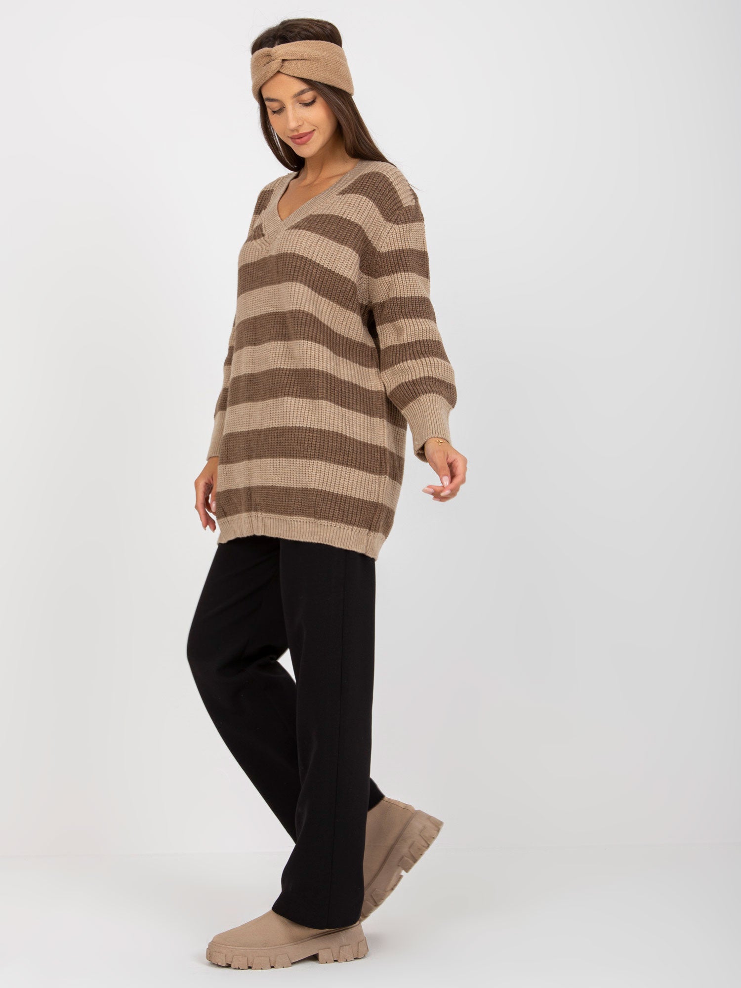Brązowo-beżowy dłuższy sweter oversize w paski RUE PARIS