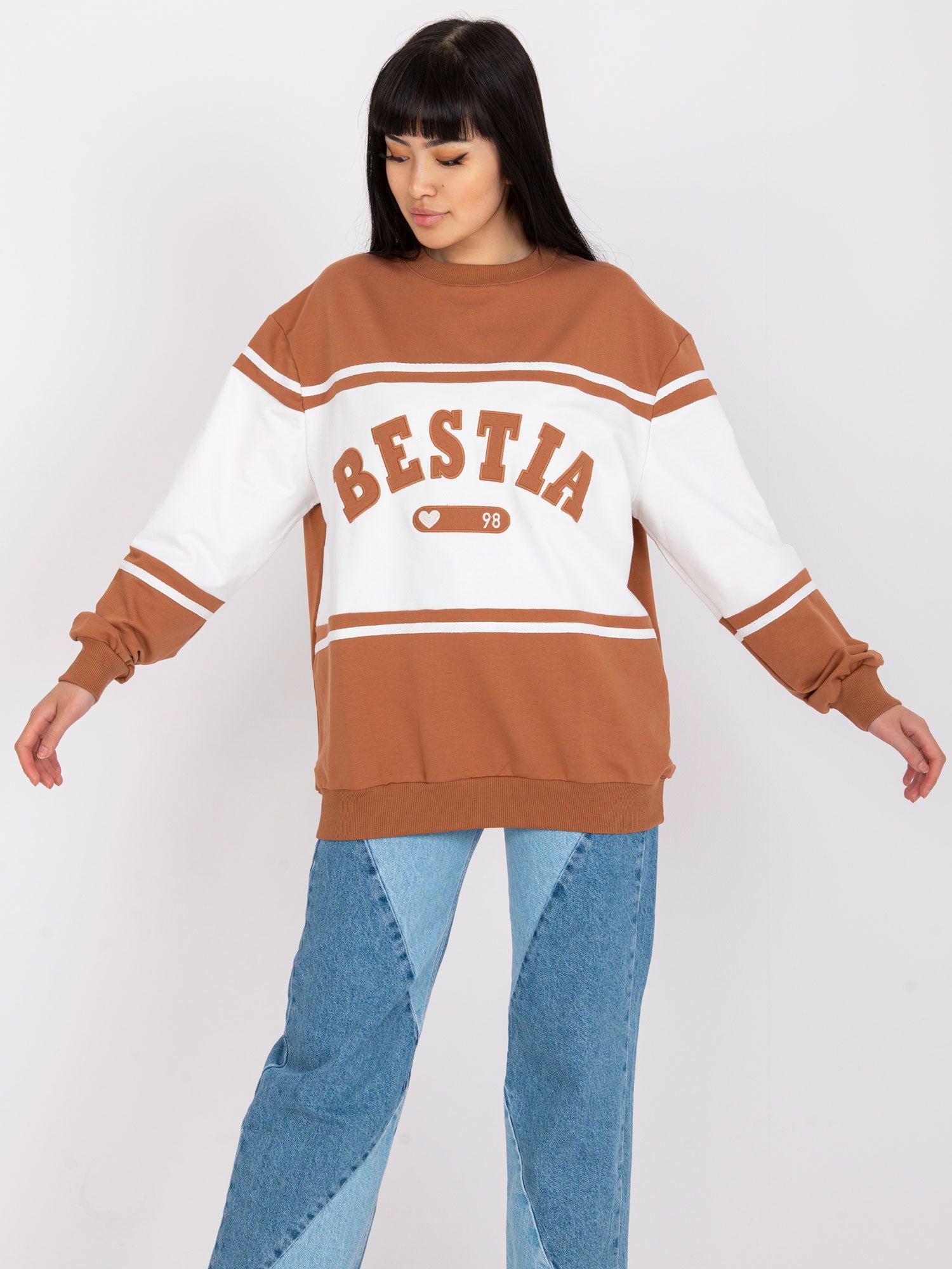 Brązowo-biała bluza damska bez kaptura