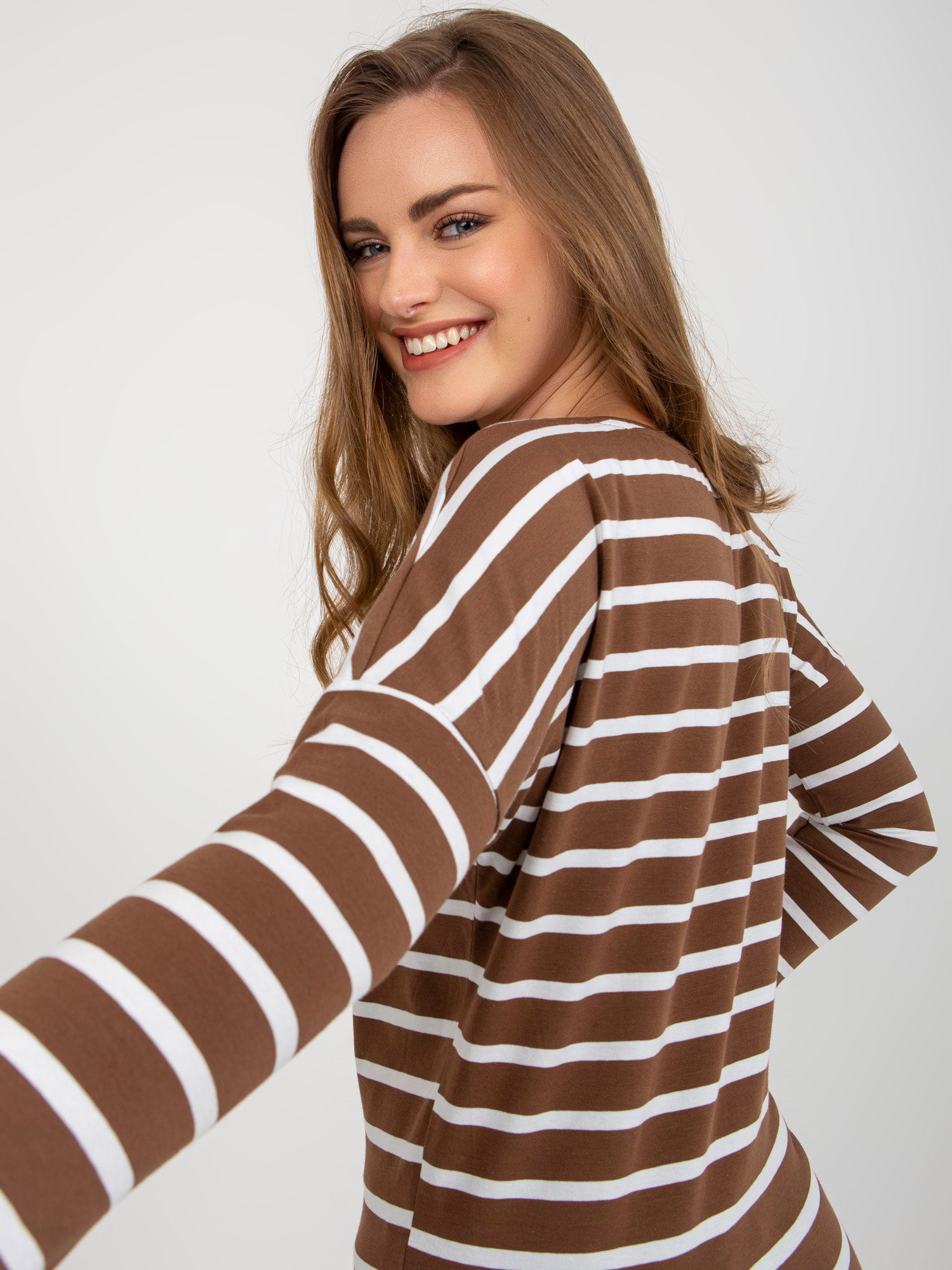 Brązowo-biała bawełniana bluzka BASIC FEEL GOOD