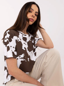 Brązowo-biały damski t-shirt w krowie łaty