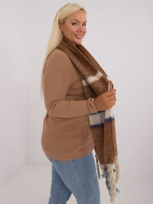 Brązowy ciepły szal damski zimowy w kratę z grubymi frędzlami