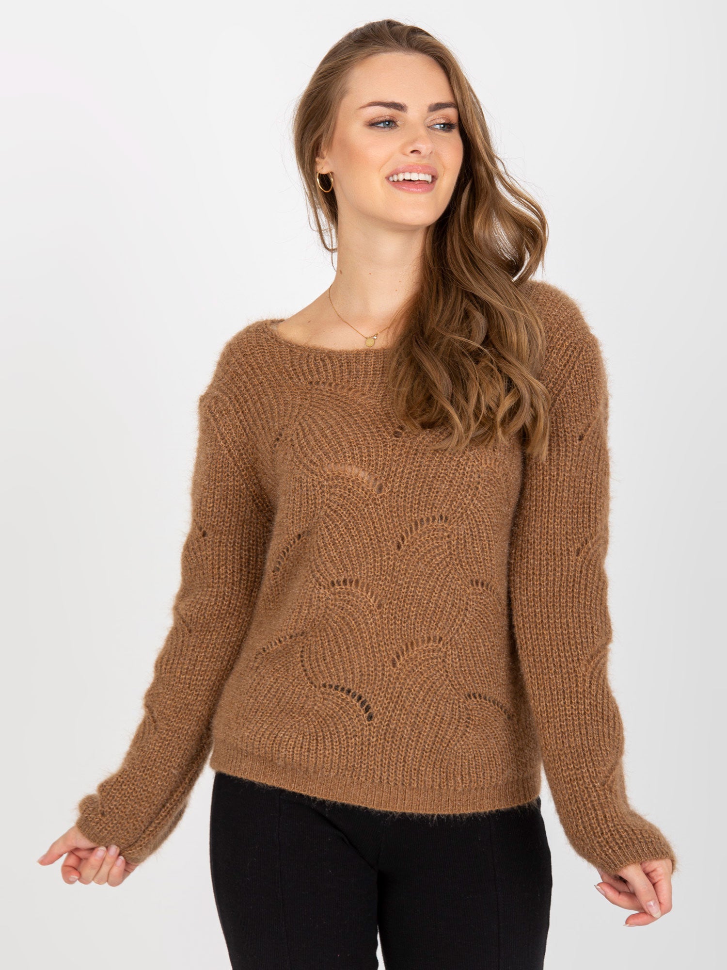 Brązowy puszysty sweter klasyczny z wełną  OCH BELLA