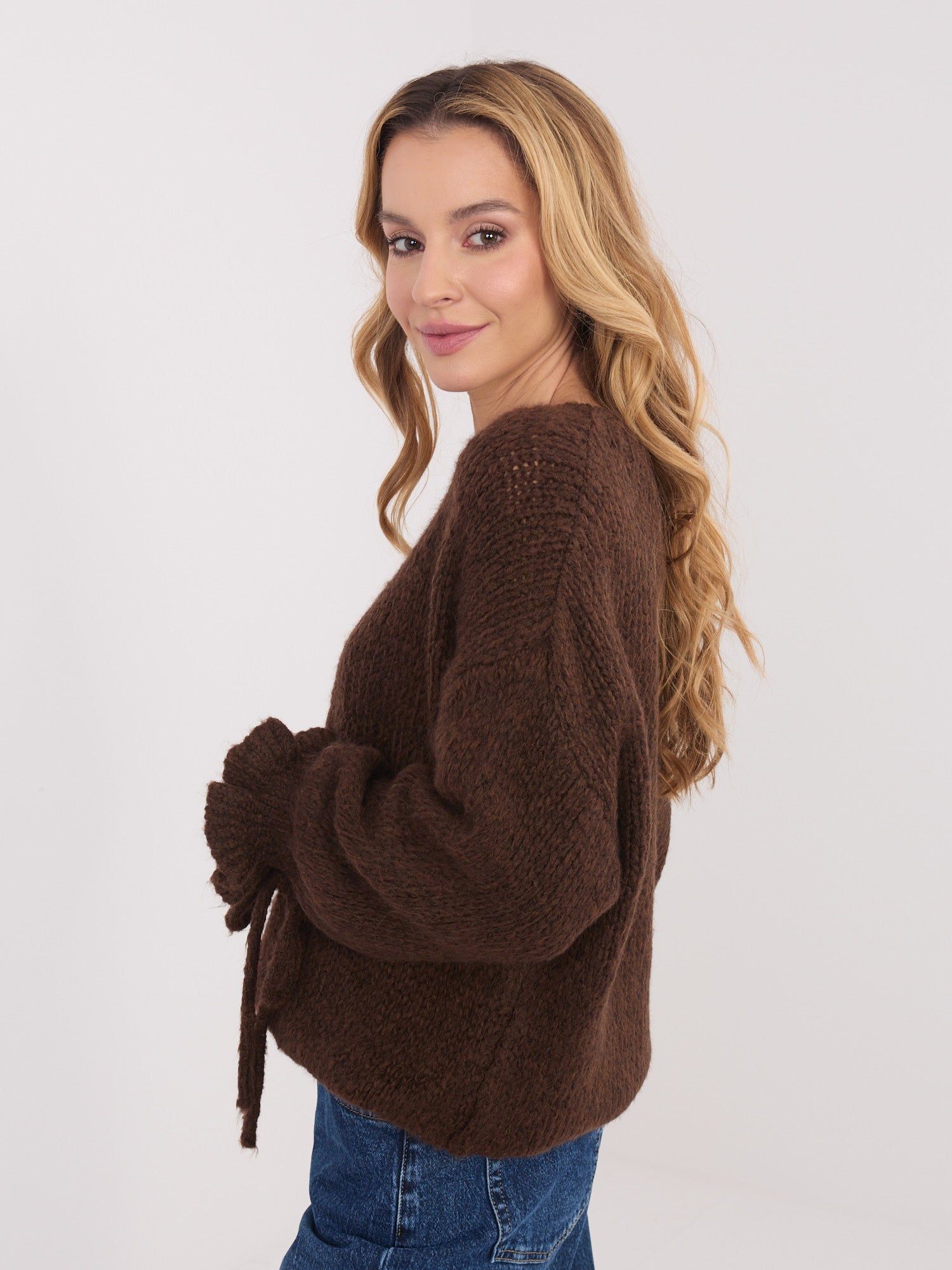 Brązowy damski sweter z domieszką wełny