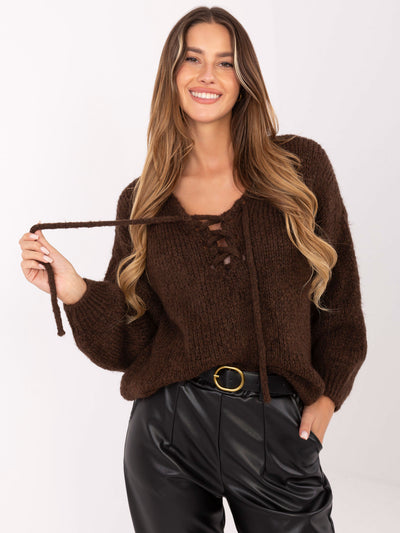 Brązowy sweter oversize w jednolitym kolorze
