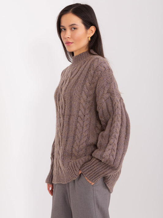 Brązowy sweter z warkoczami i ściągaczami