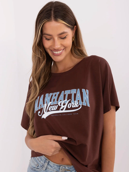 Brązowy damski t-shirt oversize z napisem