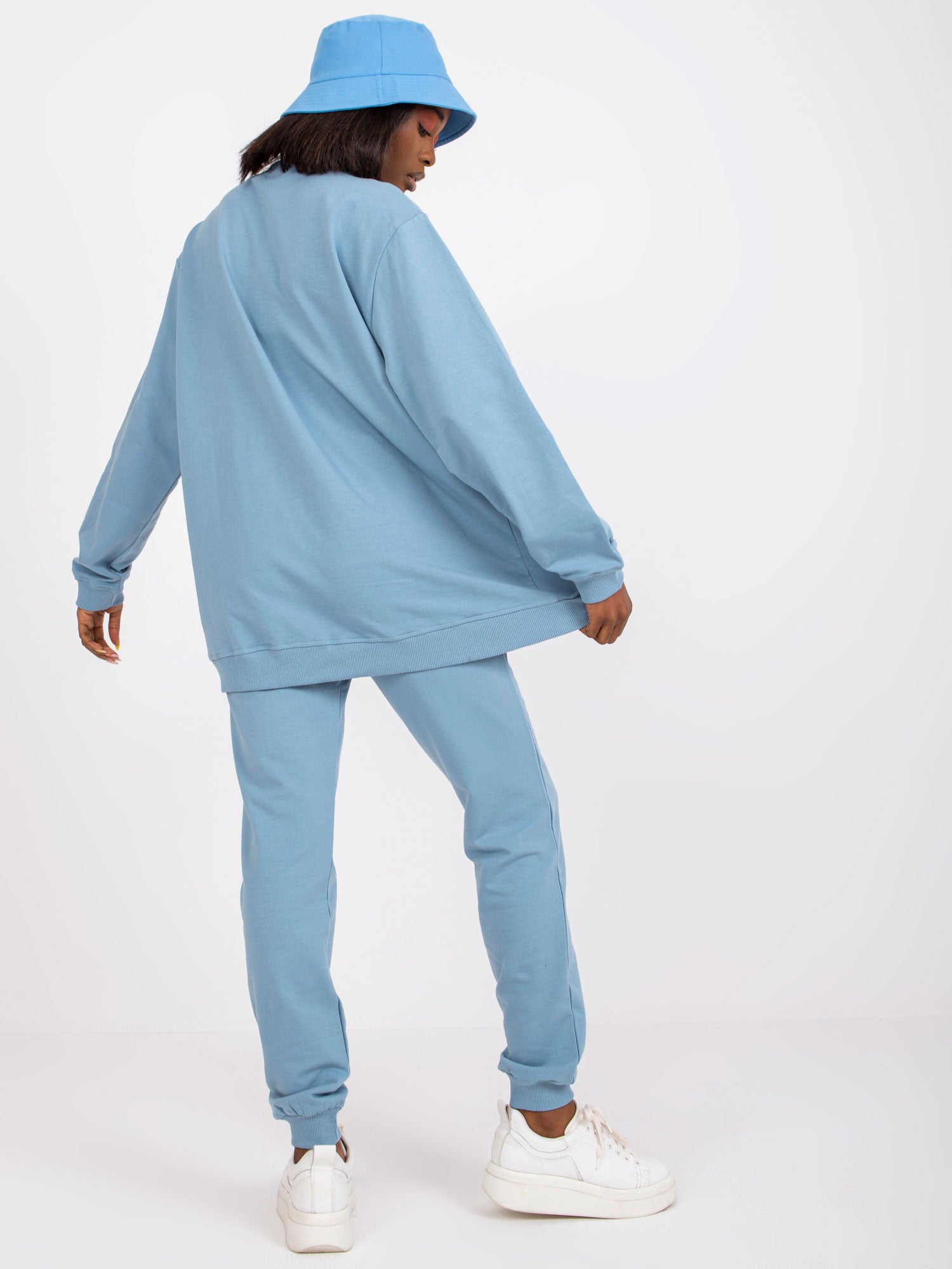 Brudnoniebieska dresowa bluza bez kaptura basic  z bawełny
