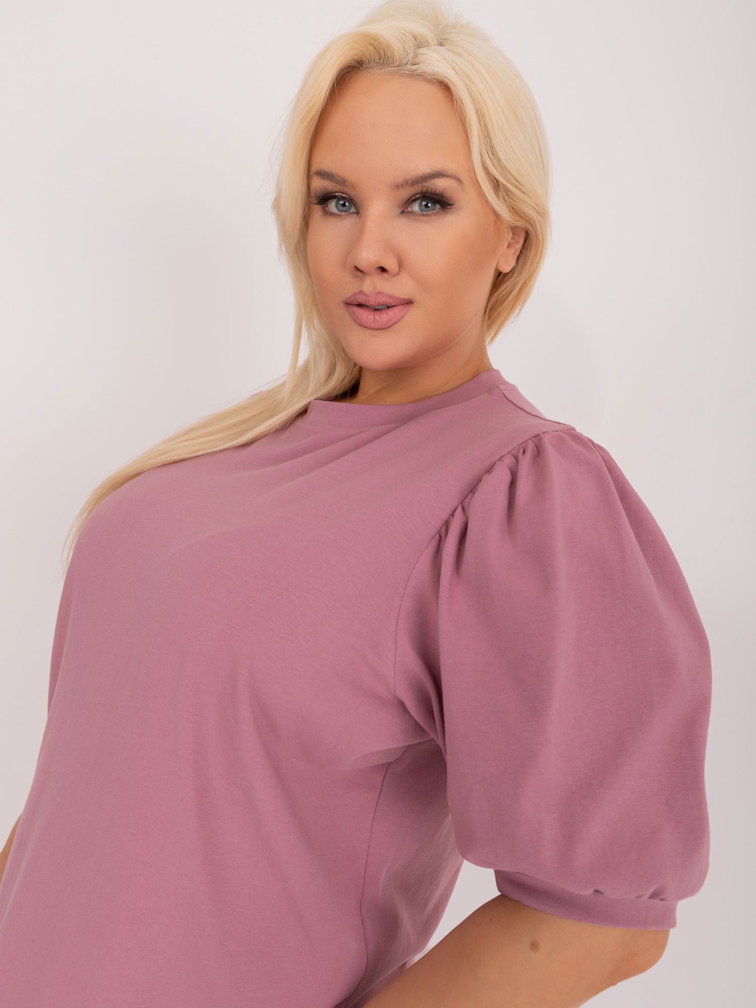 Brudnoróżowa sukienka plus size z bawełny