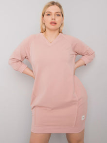 Brudnoróżowa sukienka plus size z kieszeniami