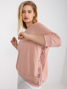 Brudnoróżowa bluzka plus size z napisami