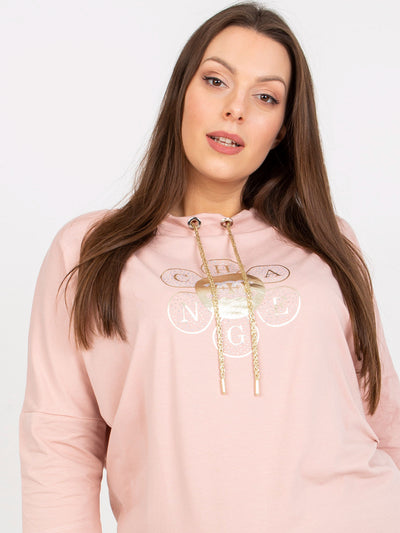 Brudnoróżowa codzienna bluzka plus size z aplikacją