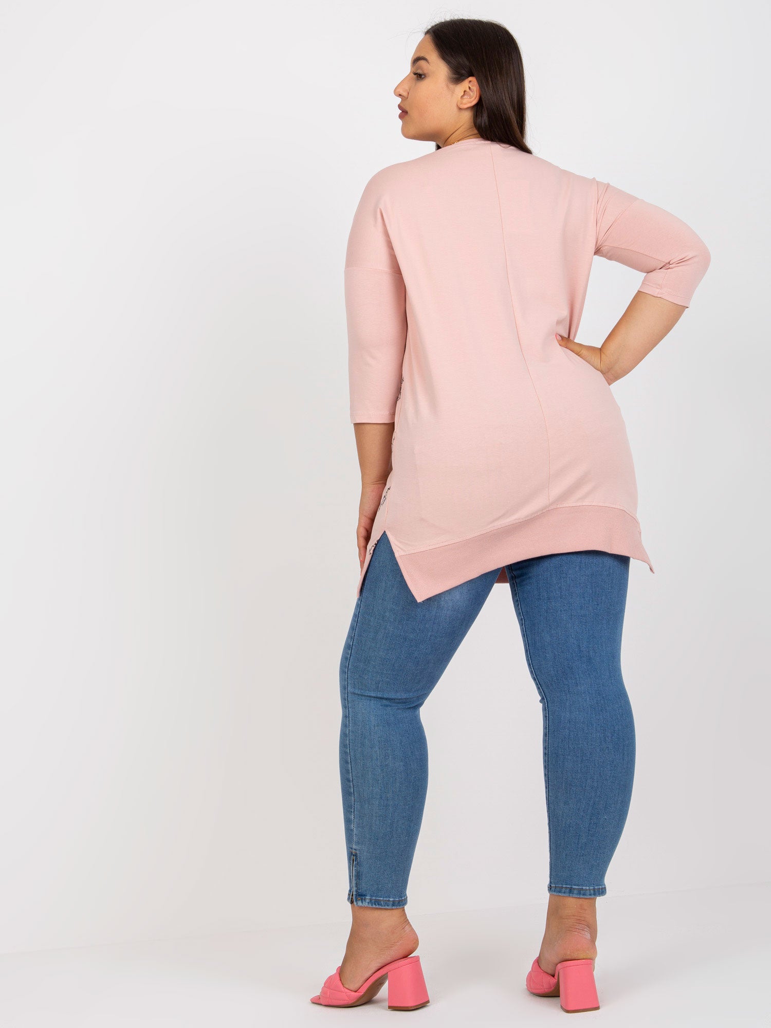 Brudnoróżowa długa bluzka plus size z nadrukiem