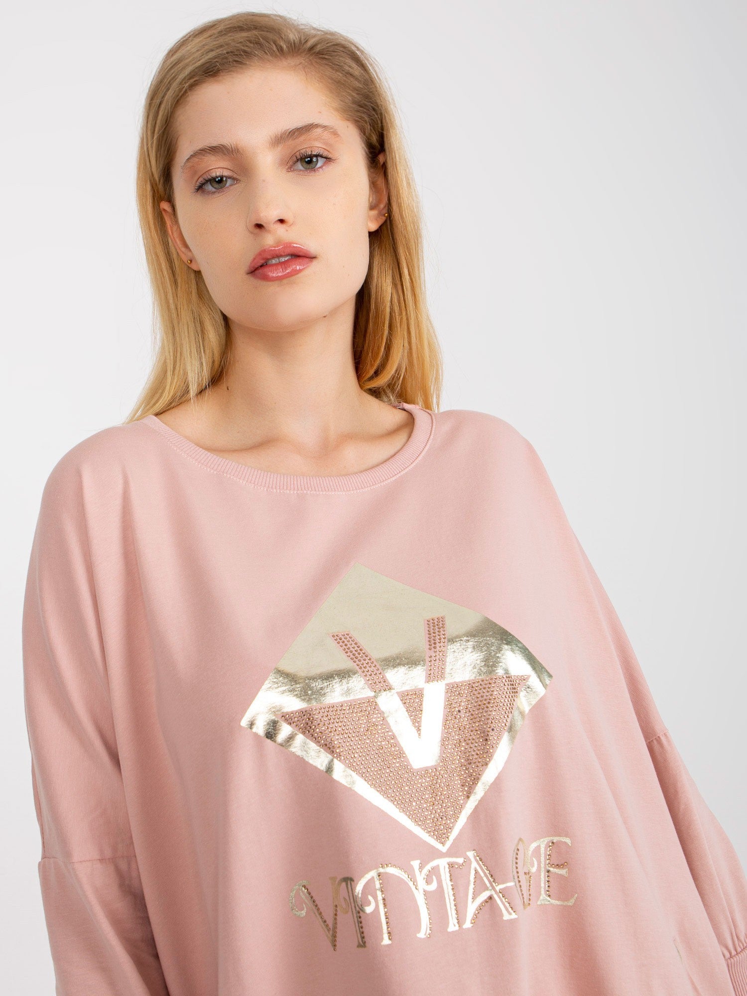 Brudnoróżowa długa bluzka plus size z nadrukiem