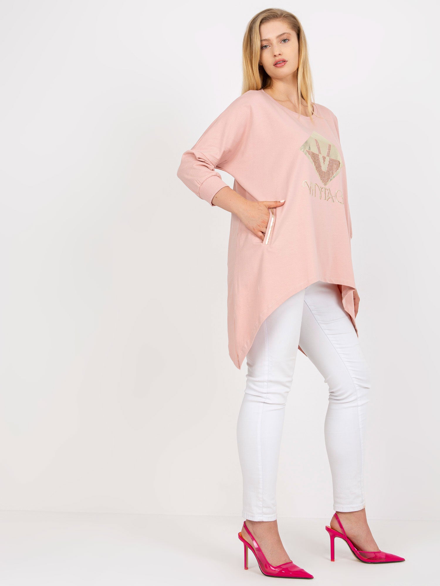 Brudnoróżowa długa bluzka plus size z nadrukiem