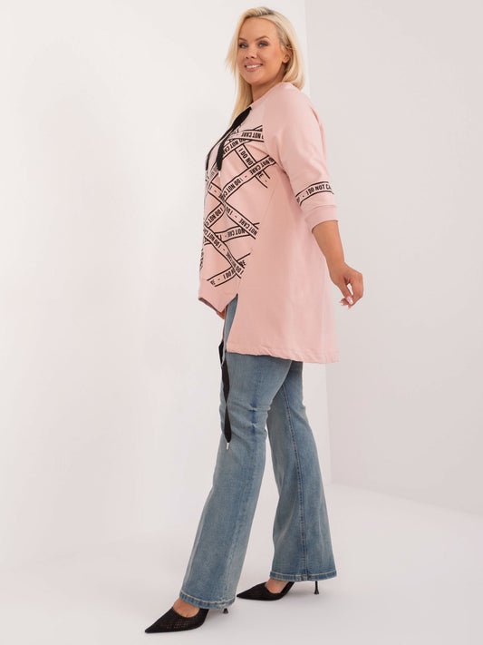 Brudnoróżowa asymetryczna bluzka plus size z nadrukiem