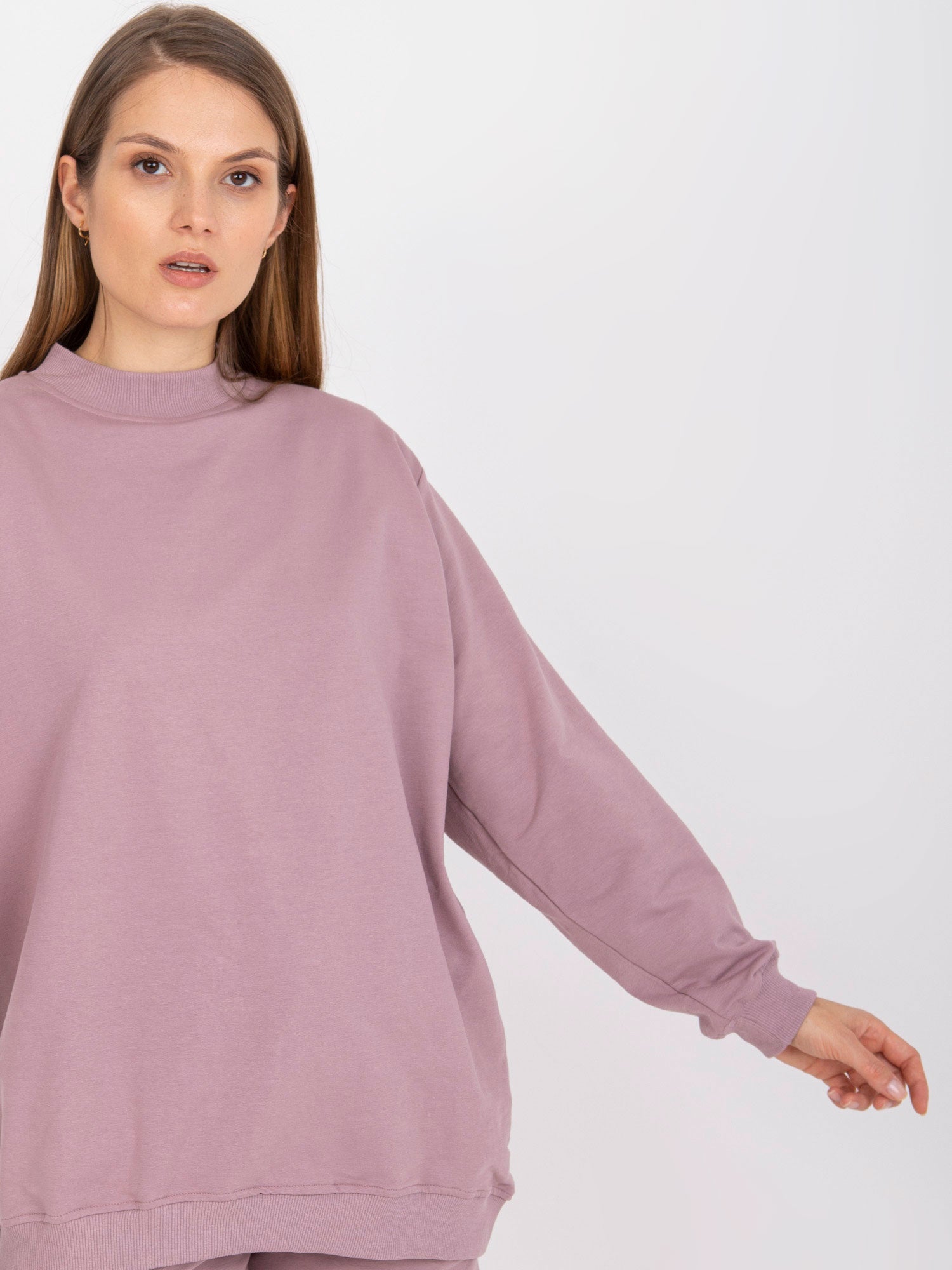Brudnoróżowa dresowa bluza basic o fasonie oversize