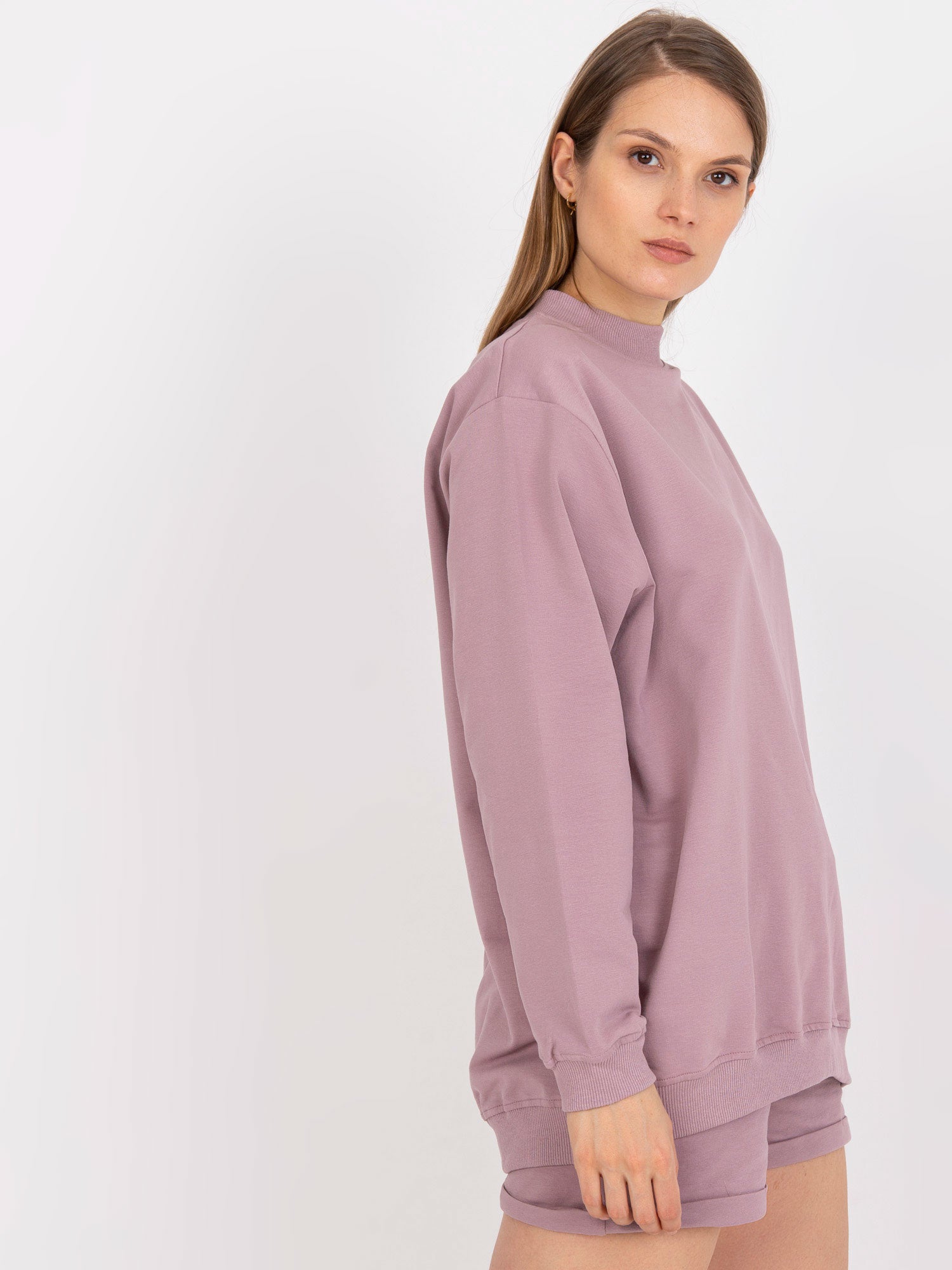 Brudnoróżowa dresowa bluza basic o fasonie oversize