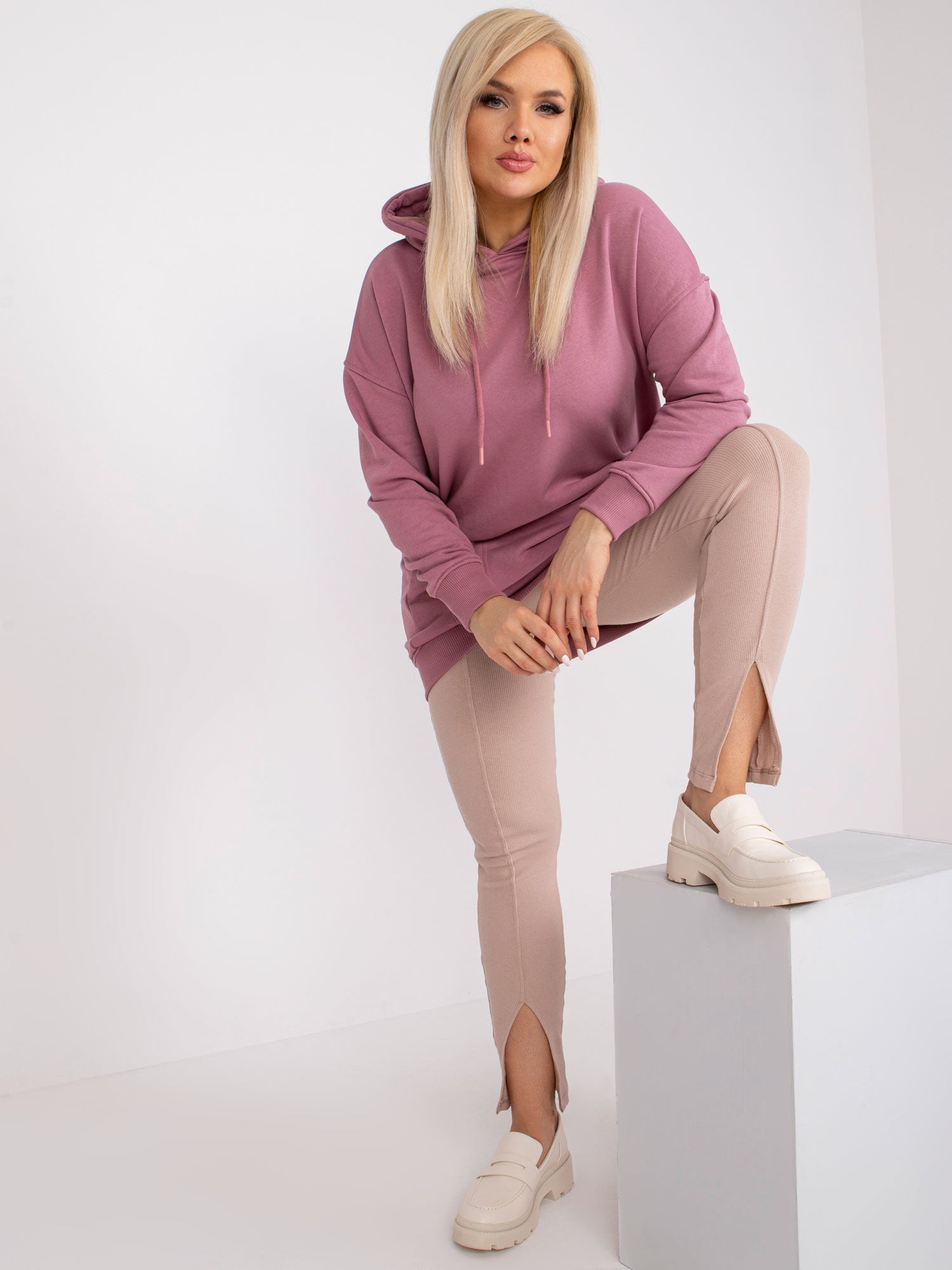 Brudnoróżowa bawełniana bluza plus size z kapturem