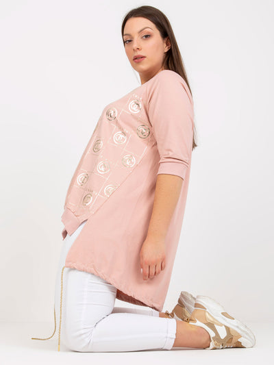 Brudnoróżowa asymetryczna bluzka plus size z rękawem 3/4