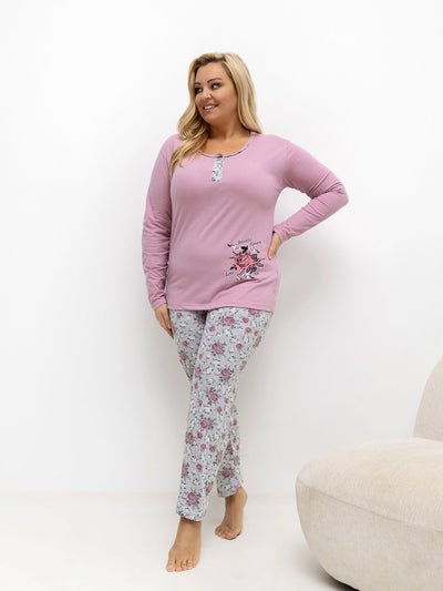 Brudnoróżowa piżama plus size ze spodniami w kwiaty