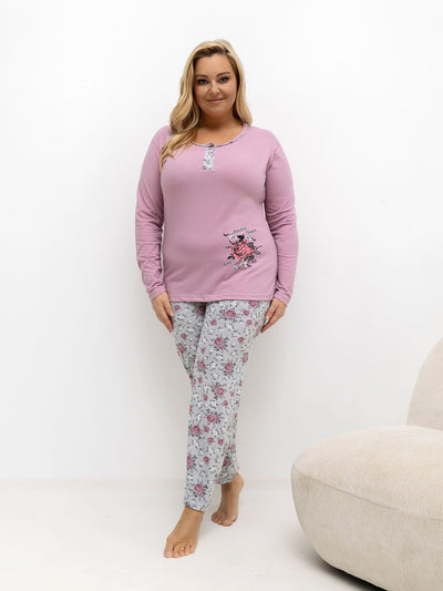 Brudnoróżowa piżama plus size ze spodniami w kwiaty