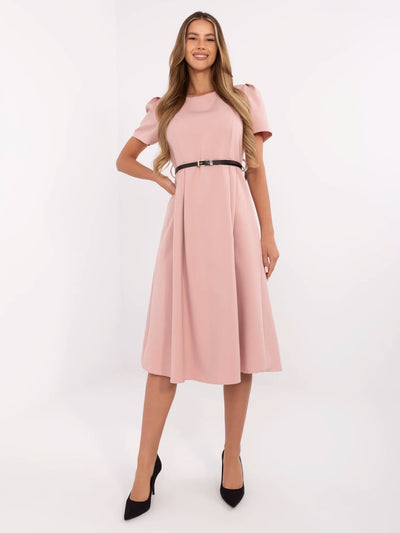 Brudnoróżowa elegancka sukienka z krótkim rękawem