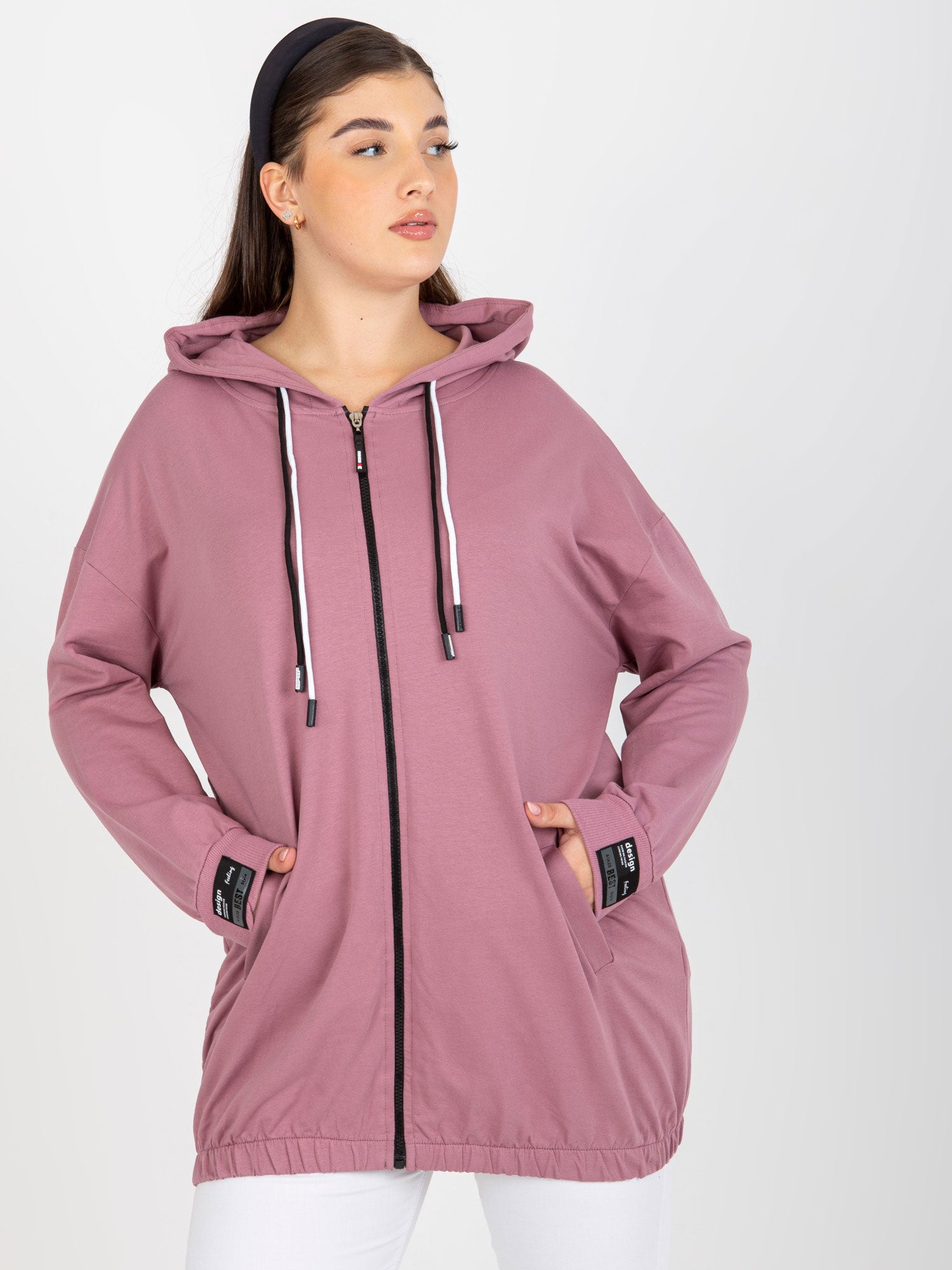 Brudnoróżowa rozpinana bluza plus size z nadrukiem z tyłu