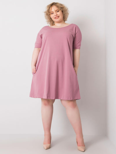 Brudnoróżowa luźna sukienka plus size