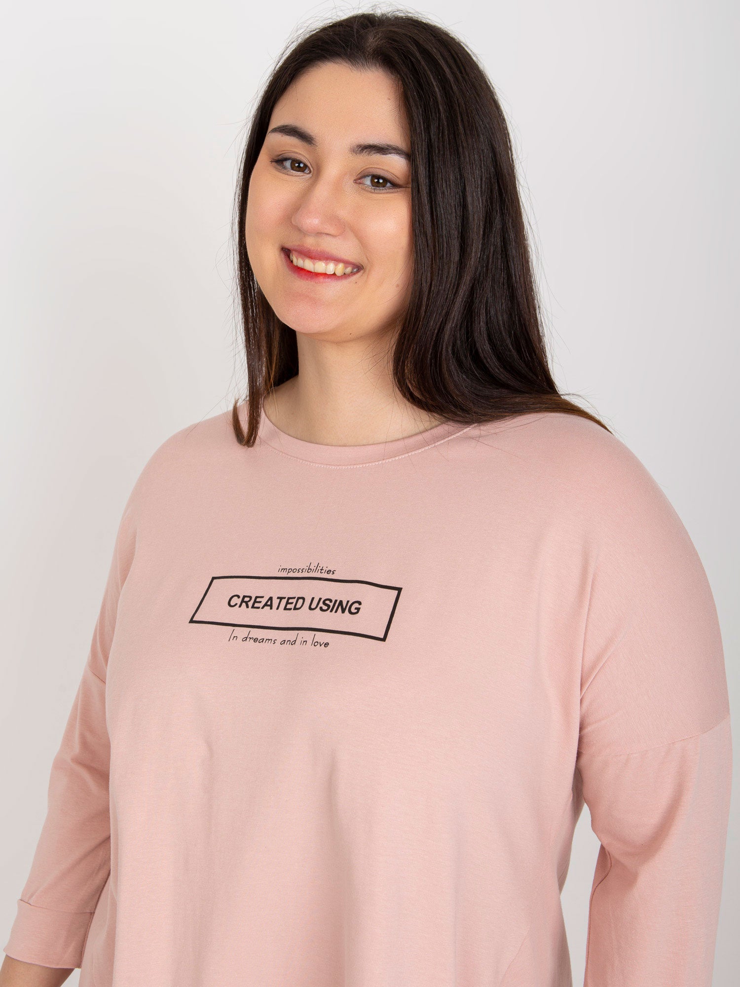 Brudnoróżowa tunika plus size z rękawem 3/4