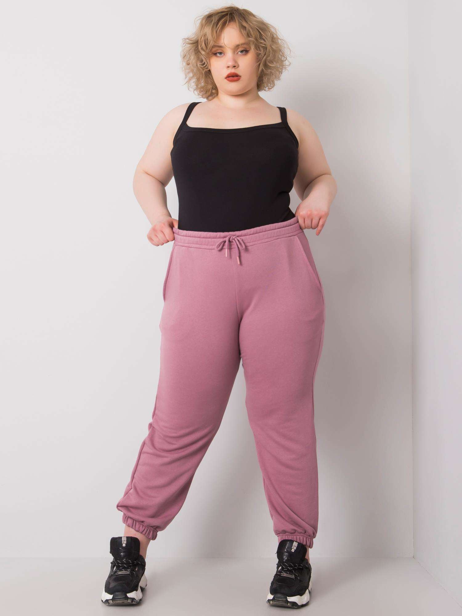 Brudnoróżowe bawełniane spodnie dresowe plus size