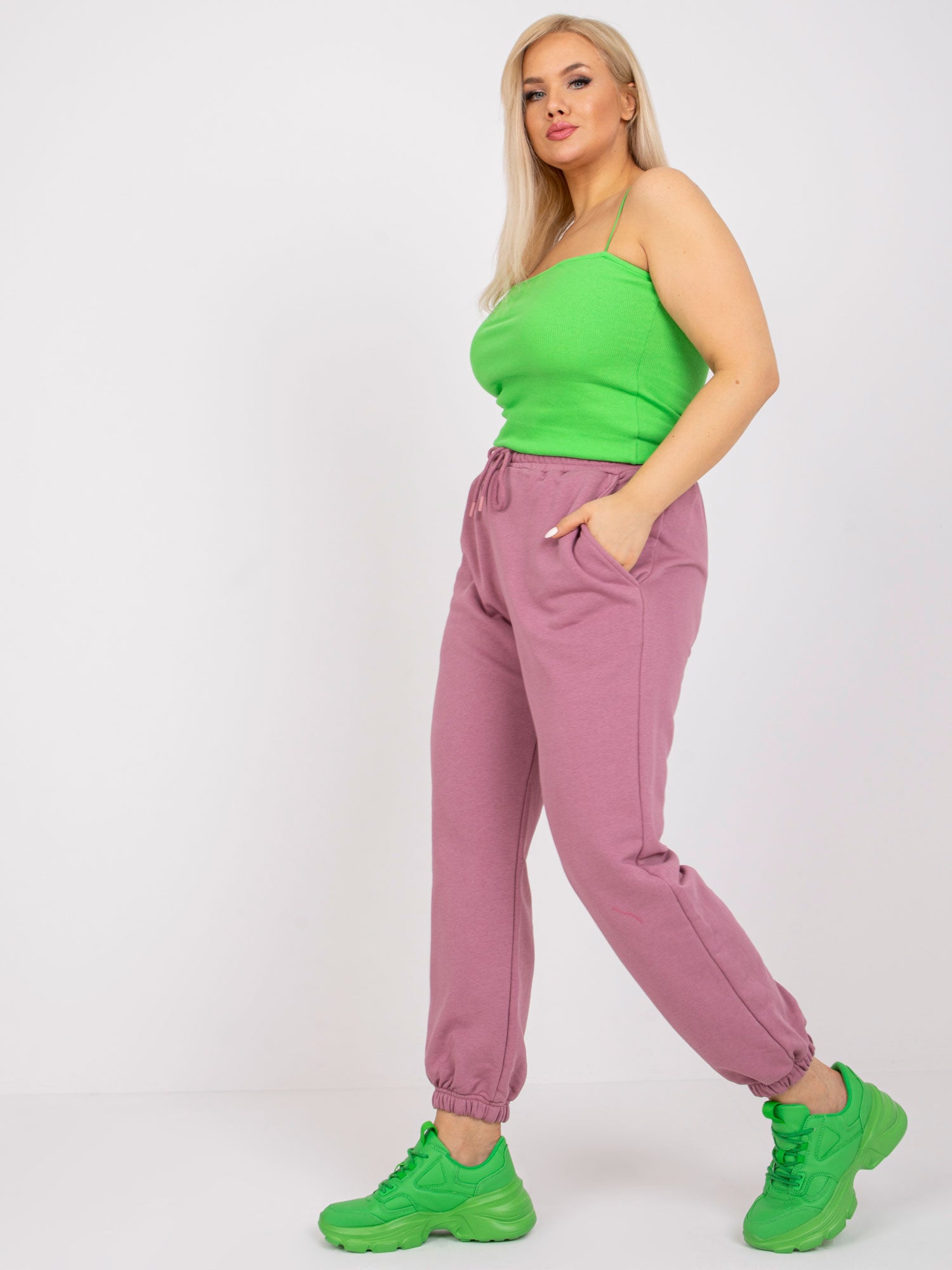 Brudnoróżowe bawełniane spodnie dresowe plus size