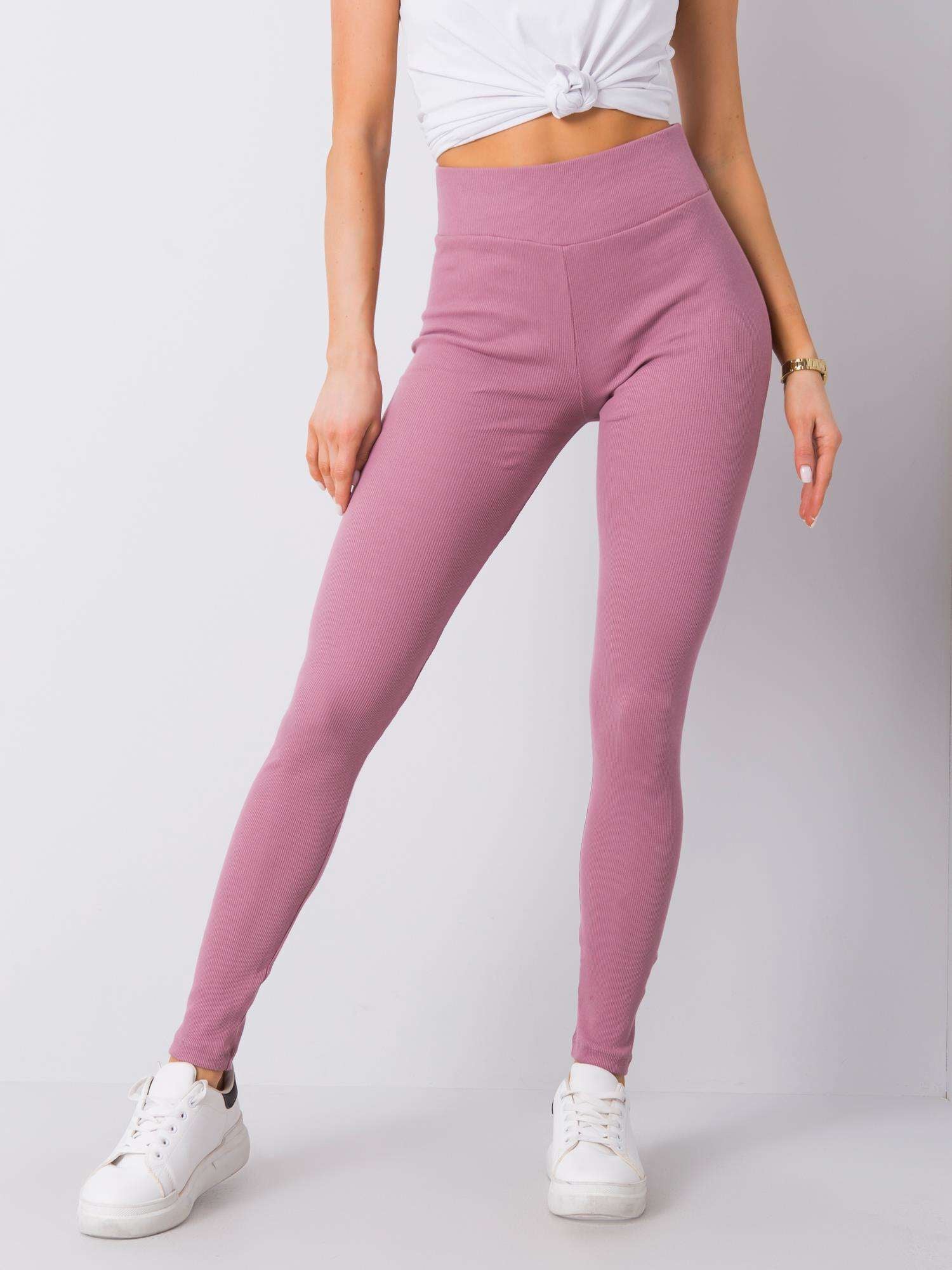Brudnoróżowe legginsy basic w prążek